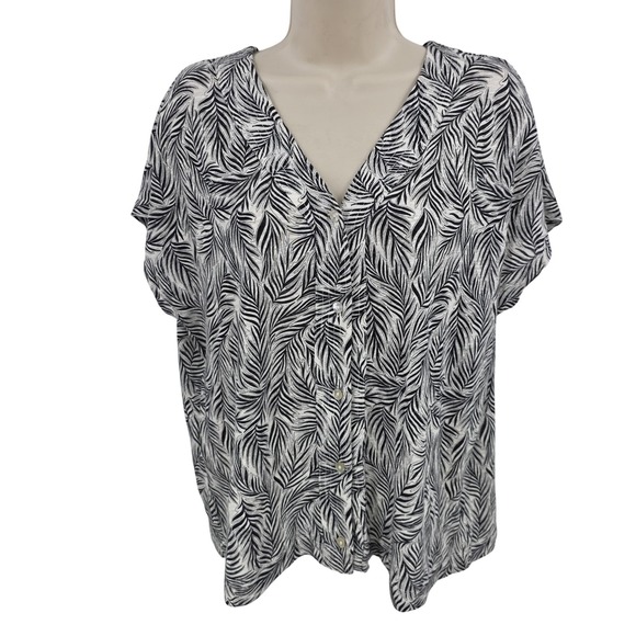 Tahari Tops - Tahari Linen Blend Top Women L White Black Palm Leaf Button V Neck Coastal